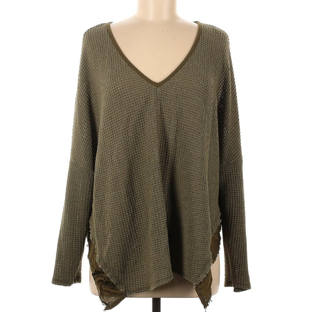 XCVI Size M Lightweight Rayon Blend V Neck Green Thermal top Awesome and Fun!